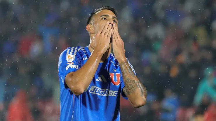 Rodrigo Contreras mantiene en incertidumbre su estadía en Universidad de Chile.