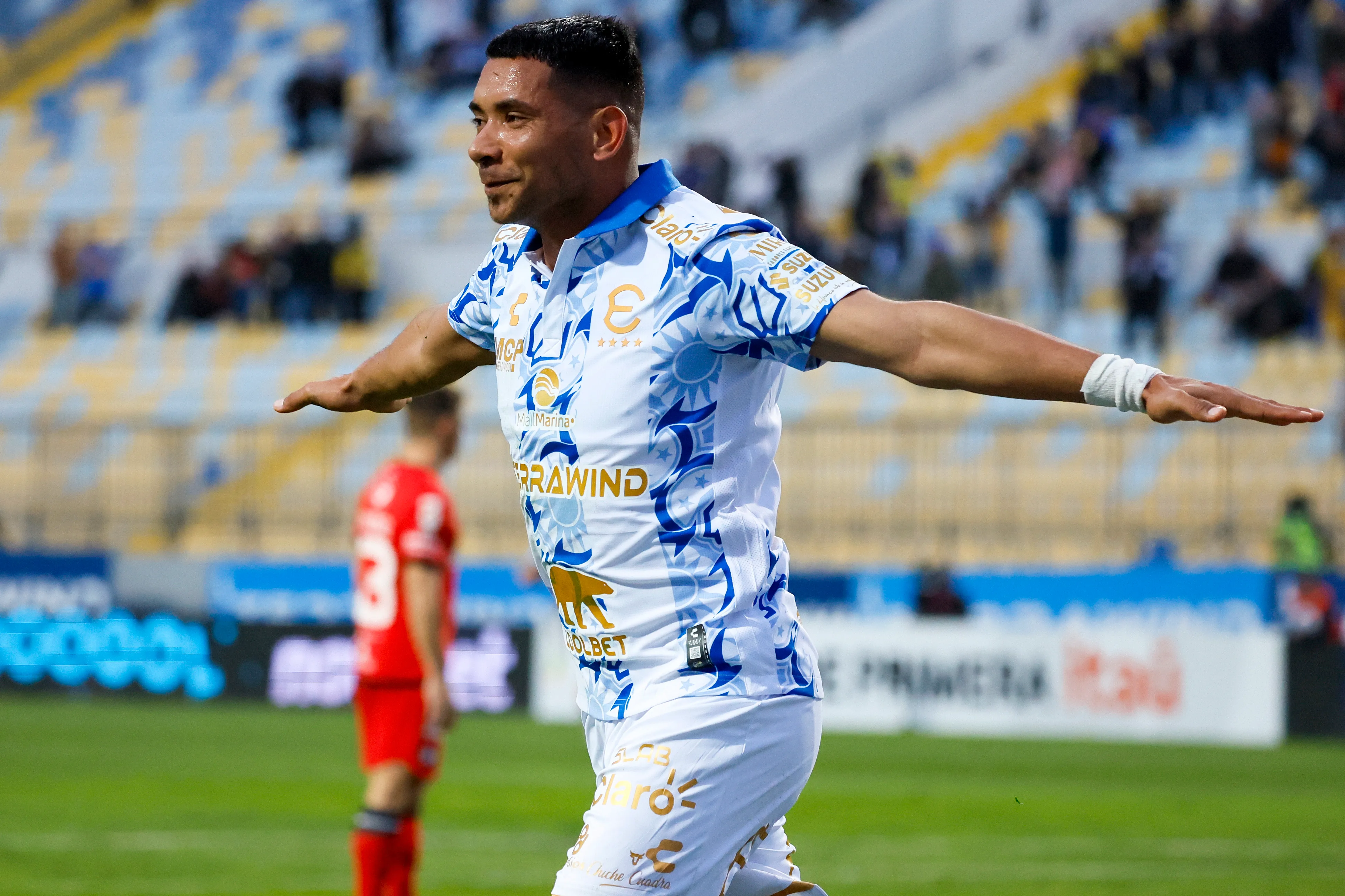 El Chorri Palacios celebrando uno de sus goles en los Ruleteros | FOTO: Andres Pina/Photosport
