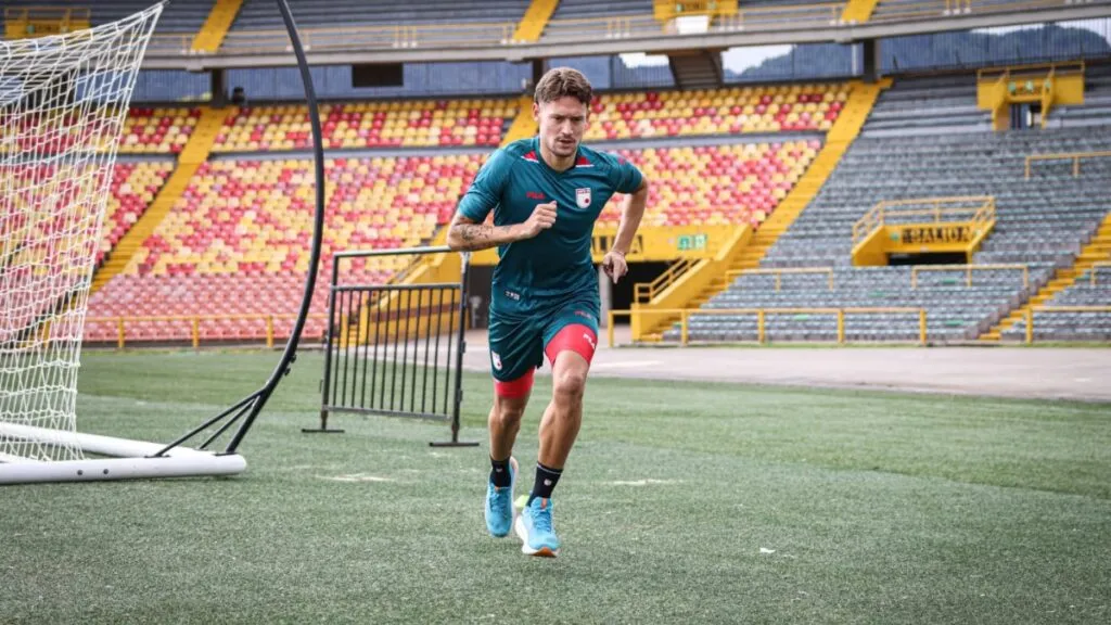 Colo Colo busca un central uruguayo. | Foto: Photosport