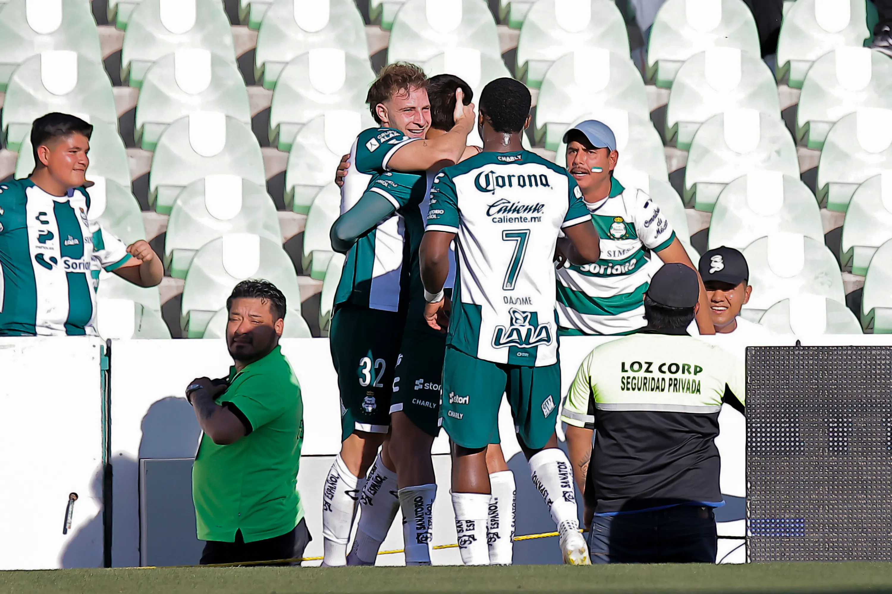 En su paso por México, Barticciotto convirtió 8 goles y aportó una asistencia en 22 partidos | FOTO: Manuel Guadarrama/Getty Images)