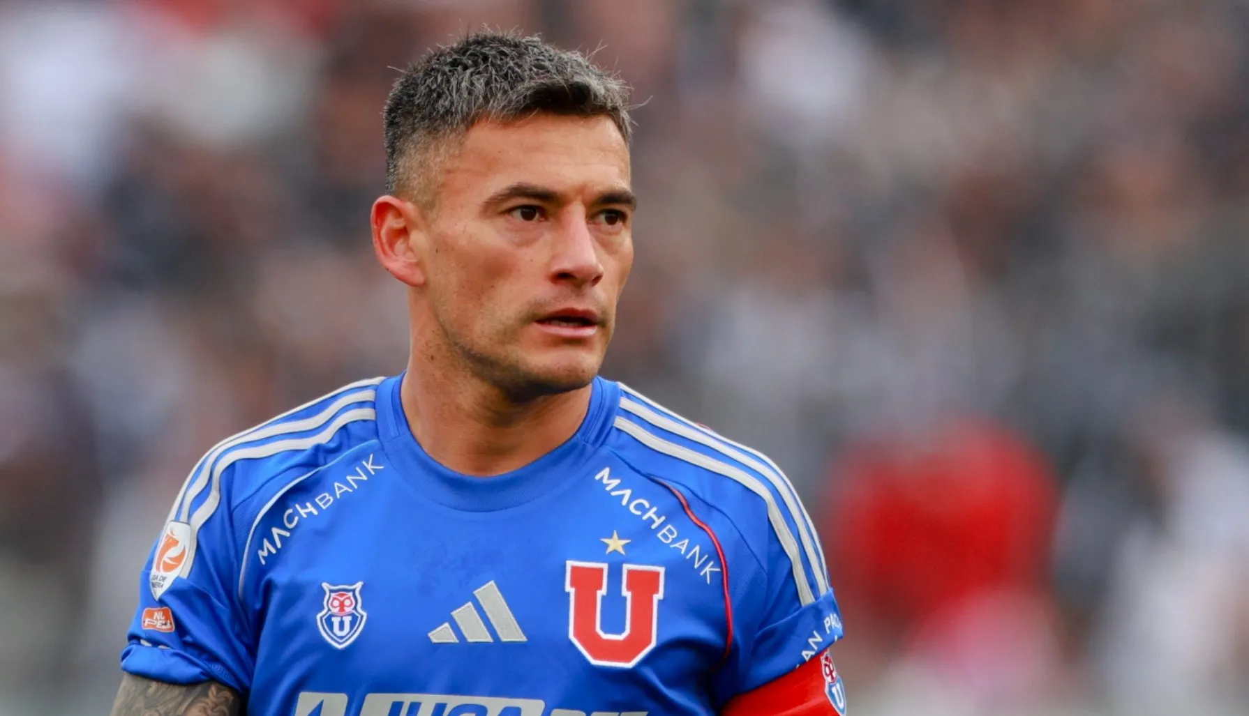 Charles Aránguiz da un golpe de autoridad en la U tras la derrota frente a Huachipato (Foto: Photosport)