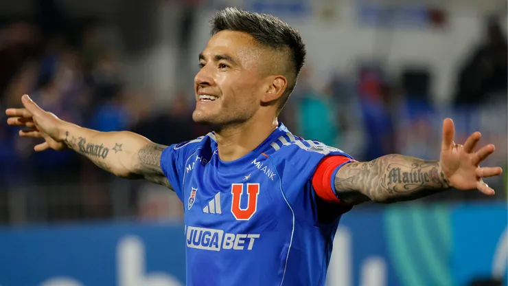 Charles Aránguiz pactó su estadía en Universidad de Chile.