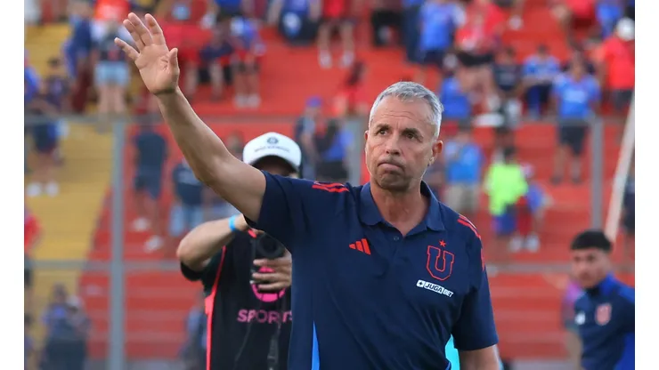 Salió humo azul en el Centro Deportivo Azul por la salida de Gustavo Álvarez.