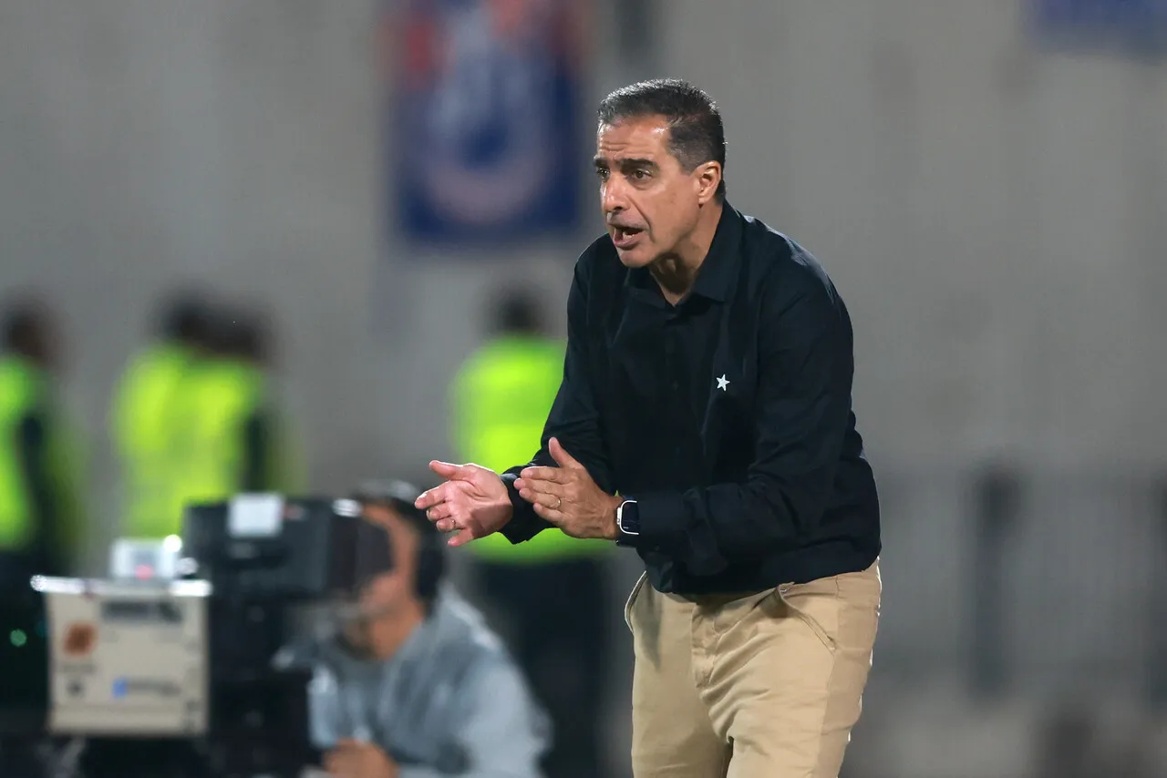 Caamaño se la juega con Paiva. | Foto: Photosport