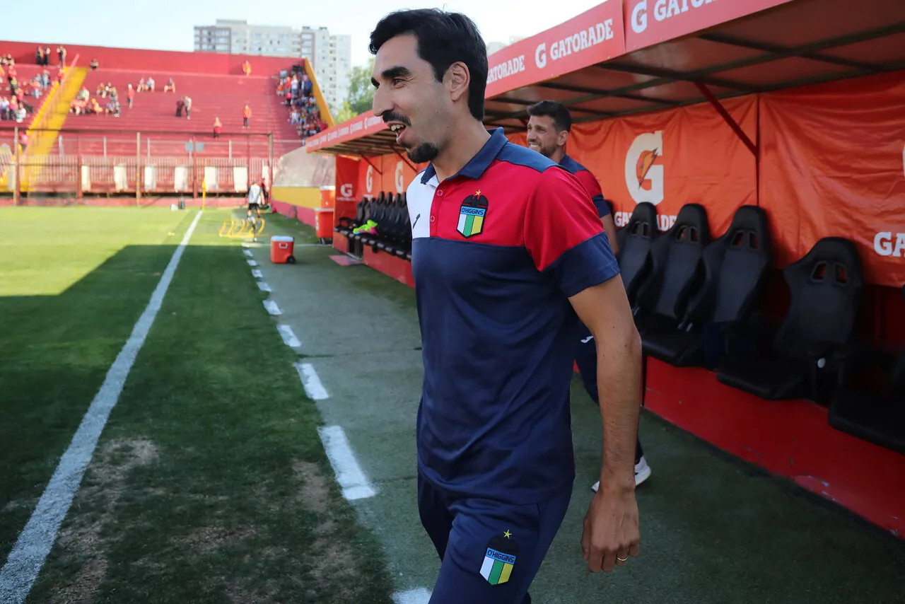Pagui cobra menos de la mitad que Renato Paiva. | Foto: Photosport