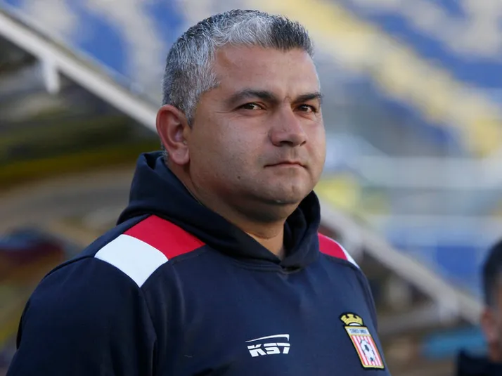 Damián Muñoz a fondo: DT de Curicó Unido remarca sus objetivos en la B para 2026