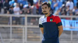 Castañeda le hace la cruz a Paqui.