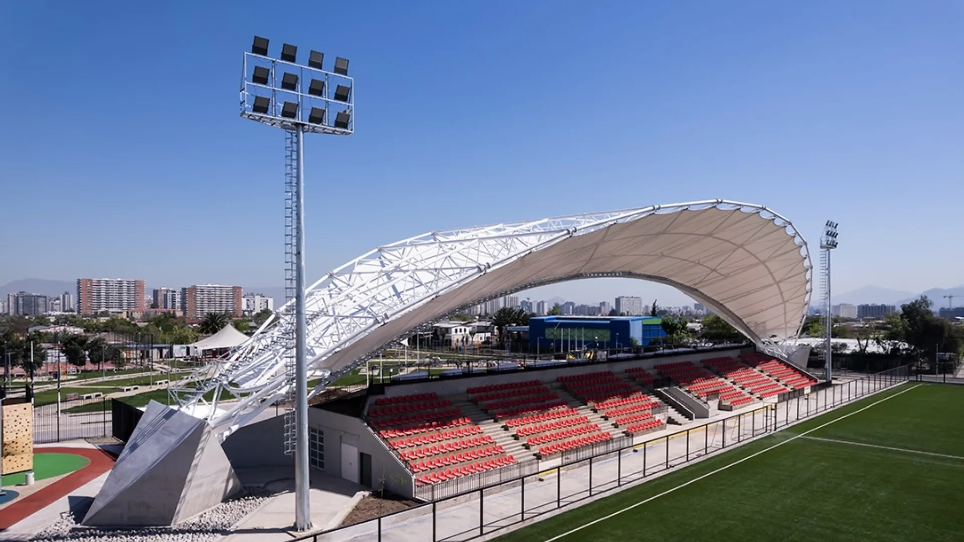 Así se ve el Estadio La Montura de San Miguel (Foto: @blanco.foto.arq).