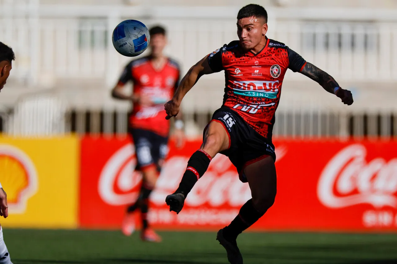 Popín Castro la rompió en Deportes Limache. | Foto: Photosport