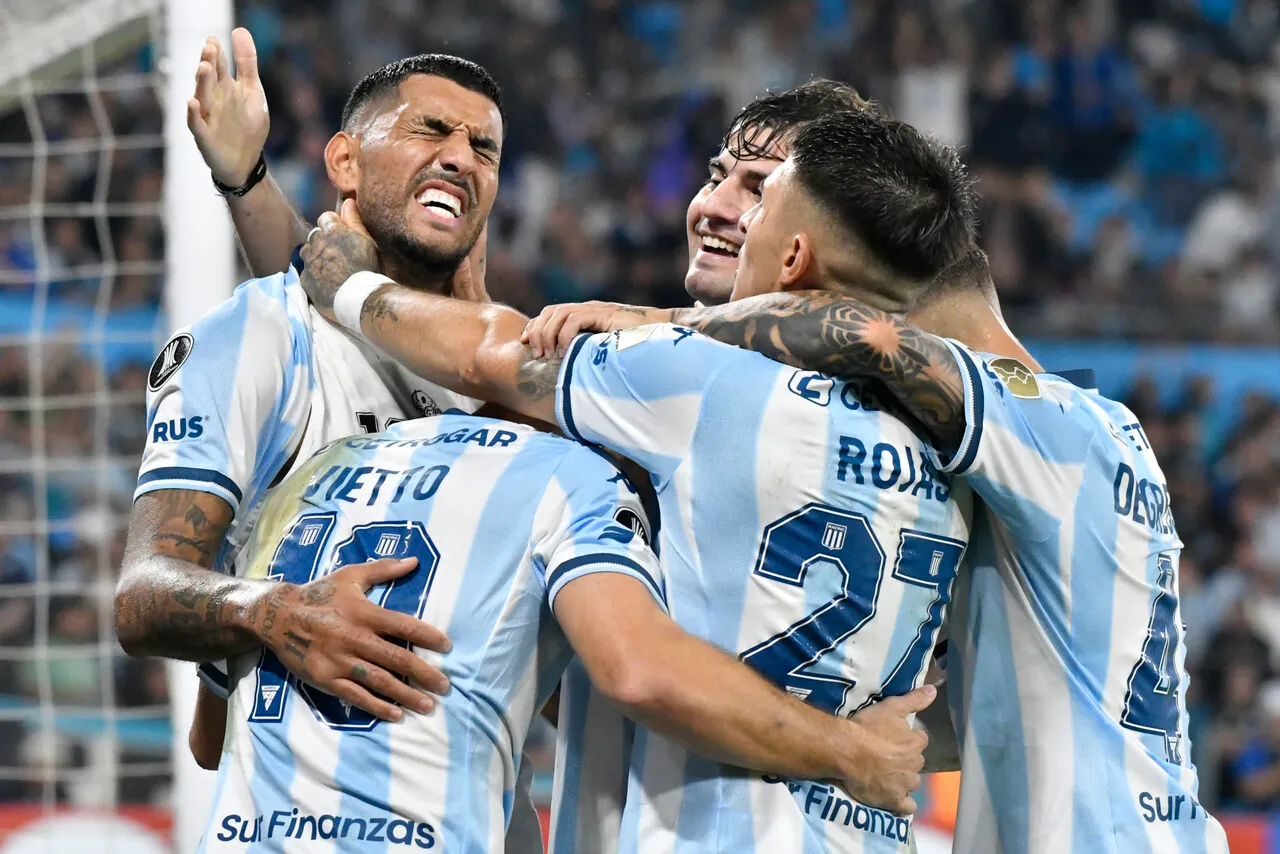 La U podría enfrentar a Racing. | Foto: Photosport