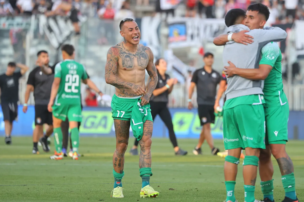 Eduardo Vargas se encamina a la U. | Foto: Photosport