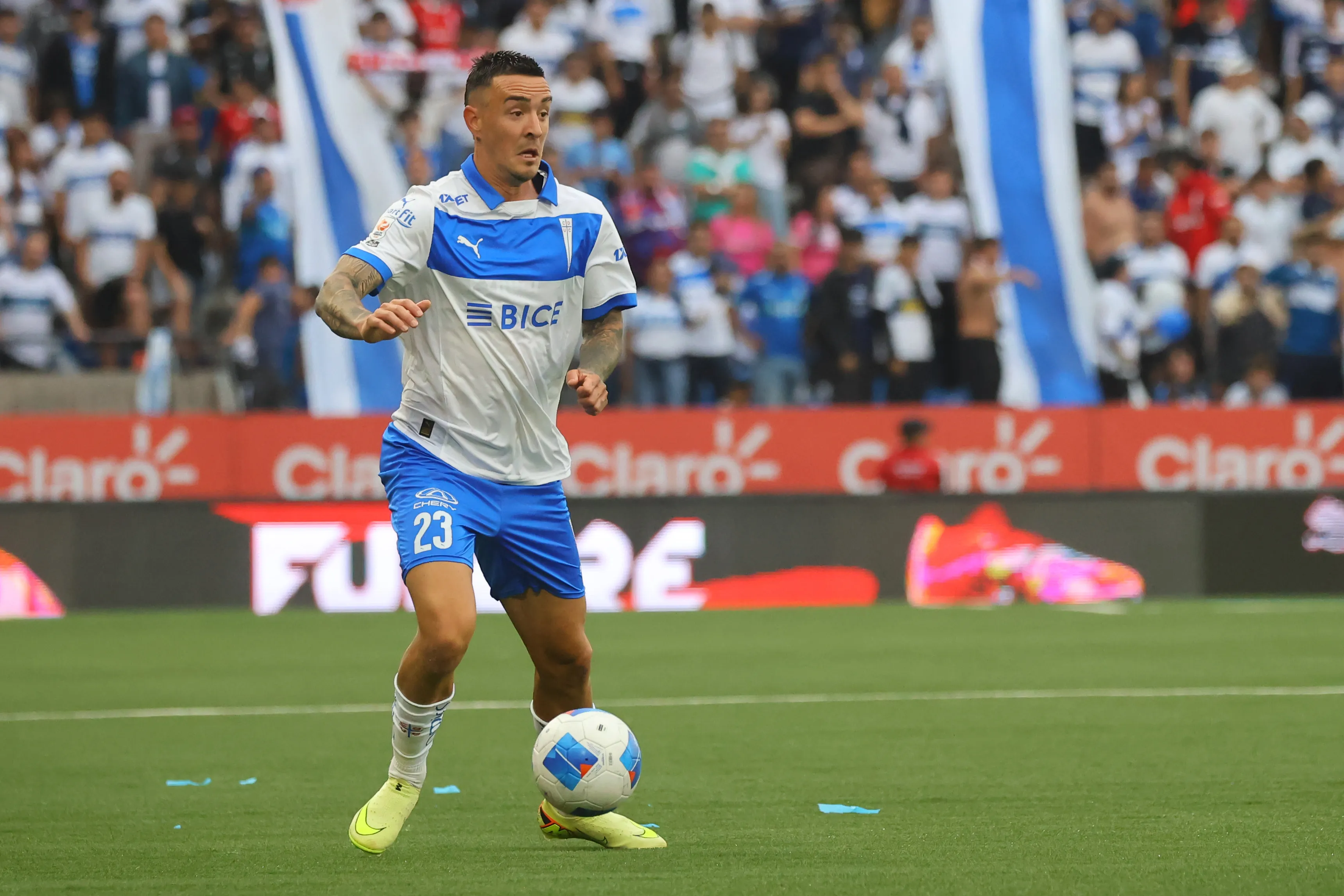 Tomás Asta-Buruaga puede salir de Universidad Católica en este libro de pases. (Imagen: Photosport)