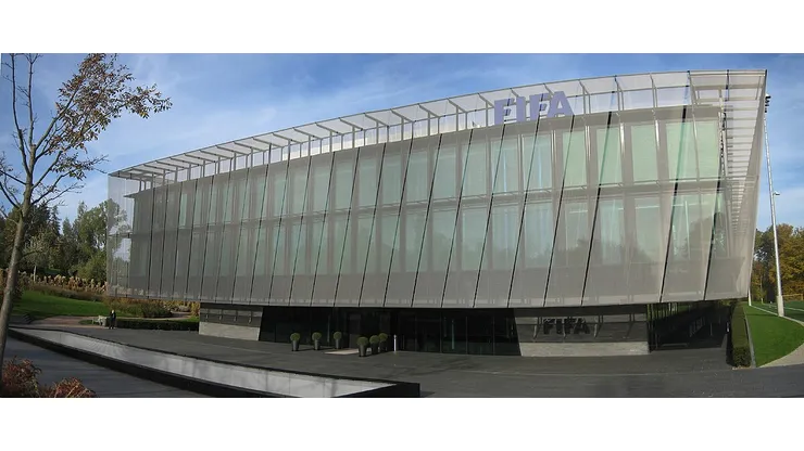 Cobresal se salva de la mano dura de la FIFA.