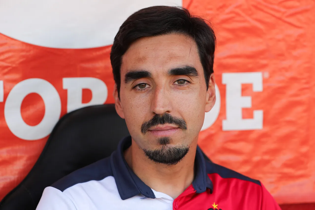 Yáñez tiene sus dudas con Paqui. | Foto: Photosport