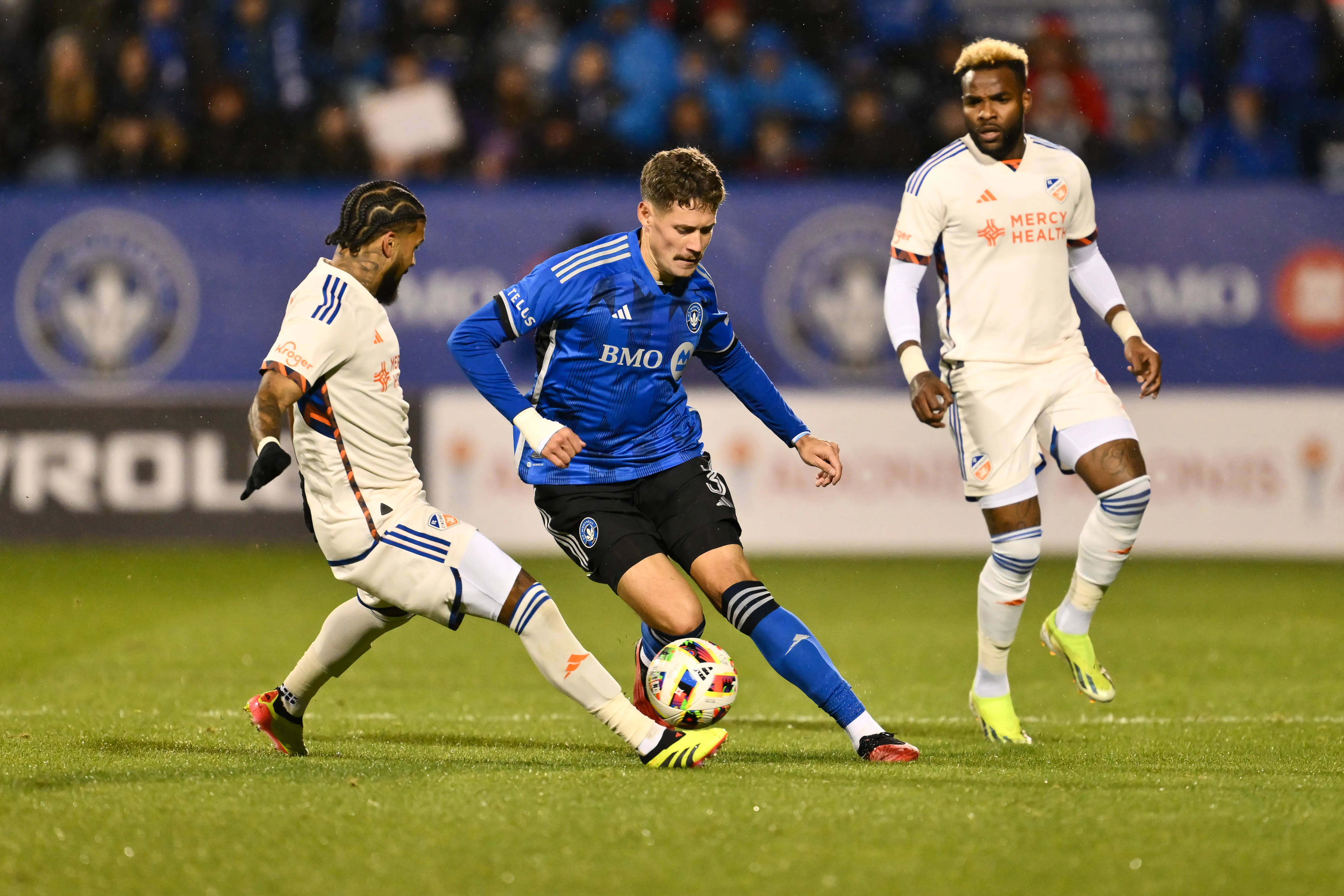 Solo resta la realización de los exámenes médicos para que Joaquín Sosa sea nuevo refuerzo albo | FOTO: Minas Panagiotakis/Getty Images)