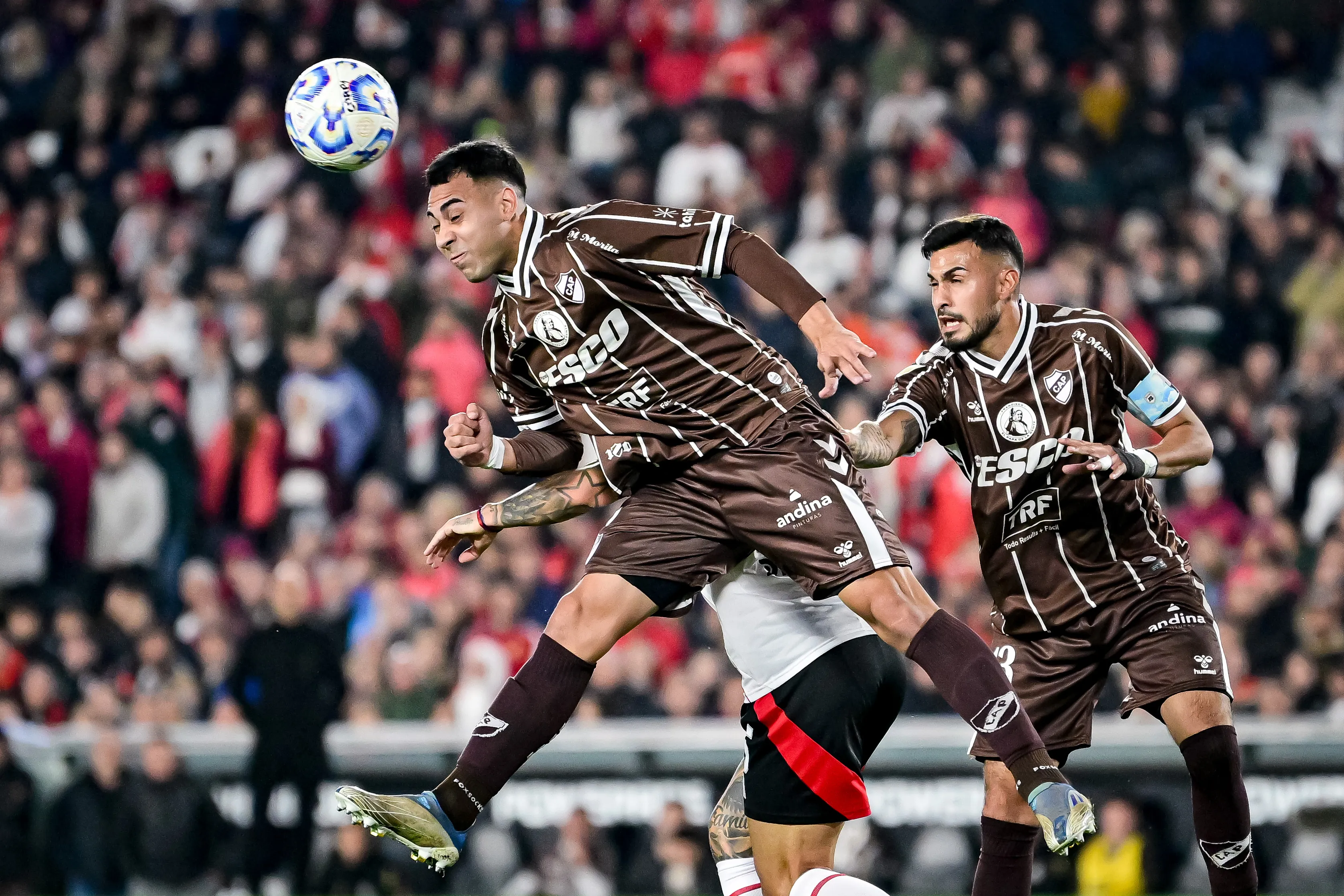 Óscar Salomón se aproxima a Colo Colo para reemplazar a Alan Saldivia. (Foto: Marcelo Endelli/Getty Images)