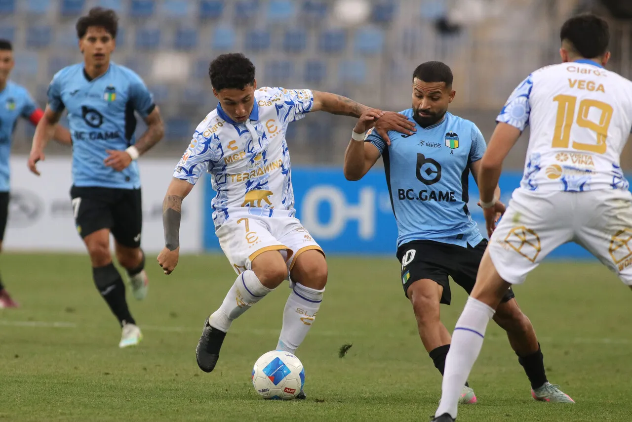 Everton sufrió hasta el último suspiro para no descender. | Foto: Photosport