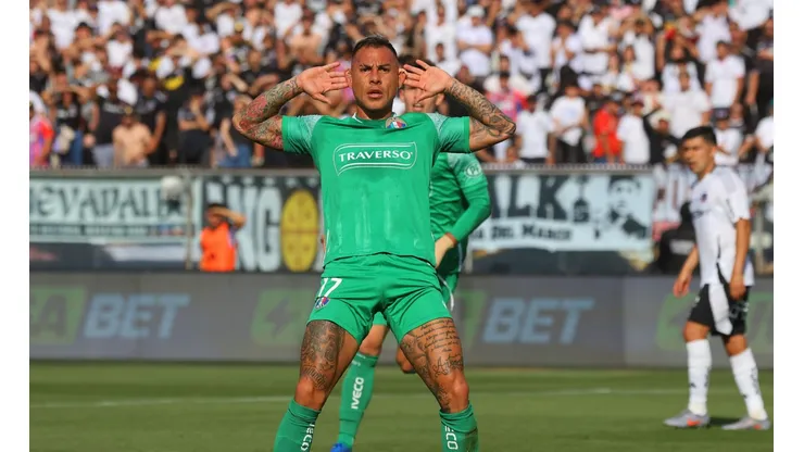 Sigue la incertidumbre sobre el futuro de Eduardo Vargas.