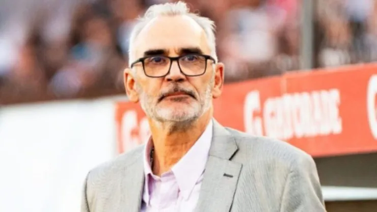 Dabrowski desconoce a refuerzo albo.