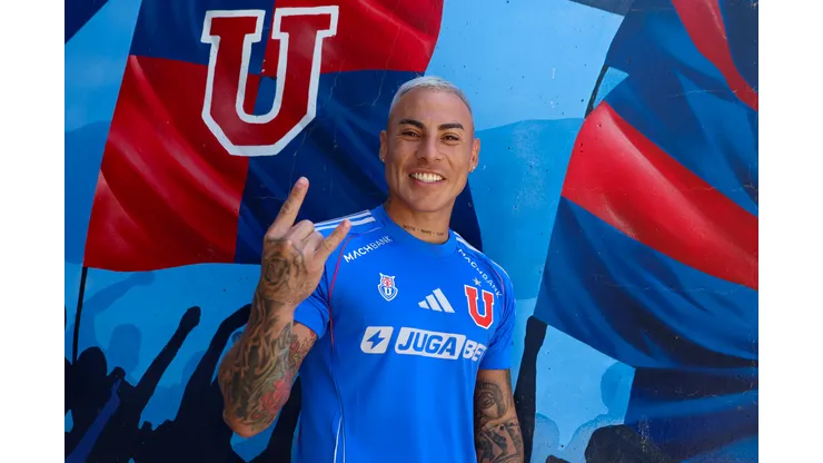 Marcos González aplaude la vuelta de Eduardo Vargas.
