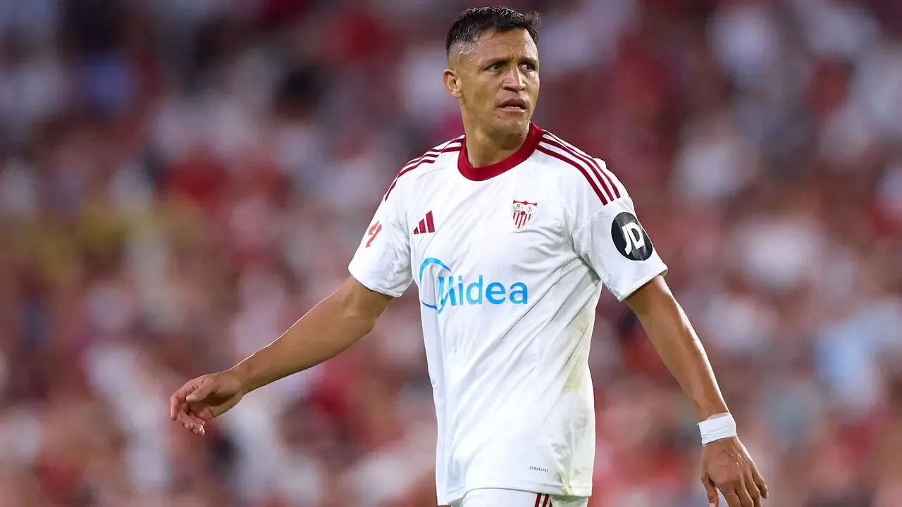 Alexis Sánchez no la pasa bien en España.