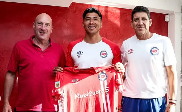 Brayan Cortés es oficialmente nuevo refuerzo de Argentinos Juniors (Foto: Argentinos Juniors)