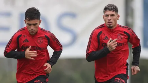 Vicente Pizarro y Alan Saldivia siguen en la pretemporada de Colo Colo a la espera de sus traspasos. (Foto: @colocolooficial)