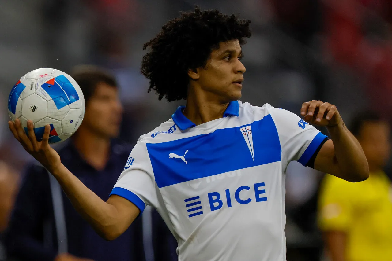 Lo de Bello aún es tema en la UC | Foto: Photosport