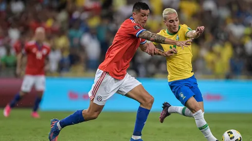 En la Universidad Católica le bajan el pulgar a Enzo Roco