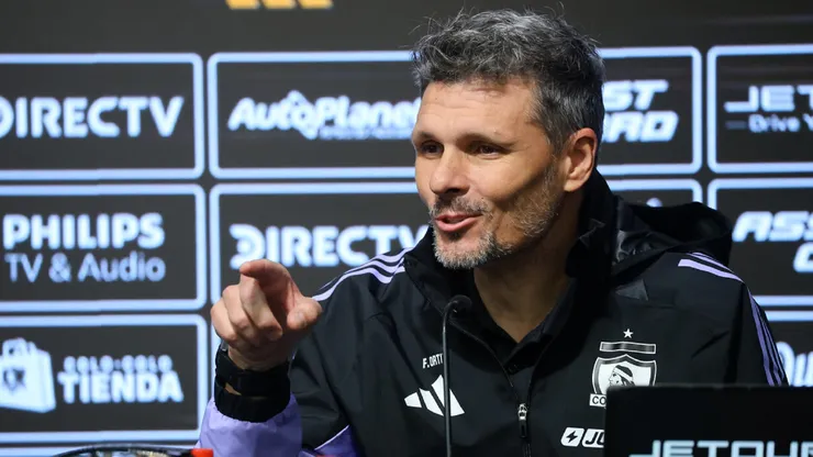 Fernando Ortiz podrí mandar a la cancha a sus nuevas incorporaciones en Colo Colo (Foto: Photosport)