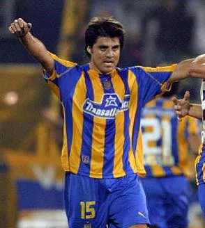 Clarence Acuña en su etapa en Rosario Central.