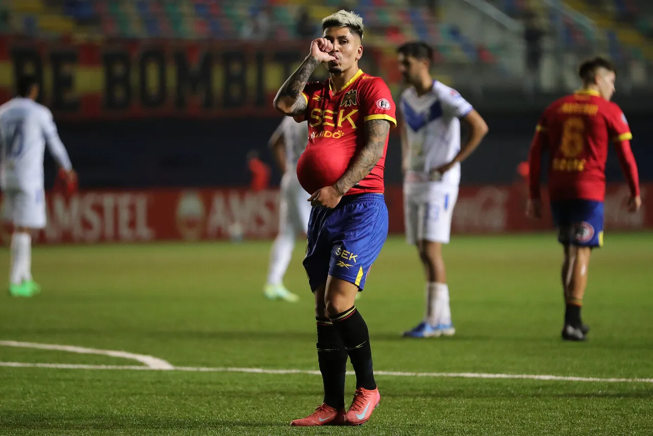 Brayan Vejar parte a Concepción. | Foto: Photosport