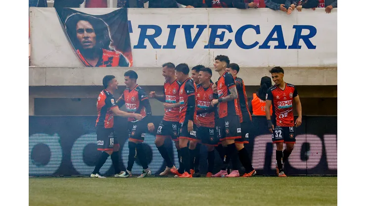 Uno de los delanteros en la carpeta de los albos tiene un pasado como hincha azul.