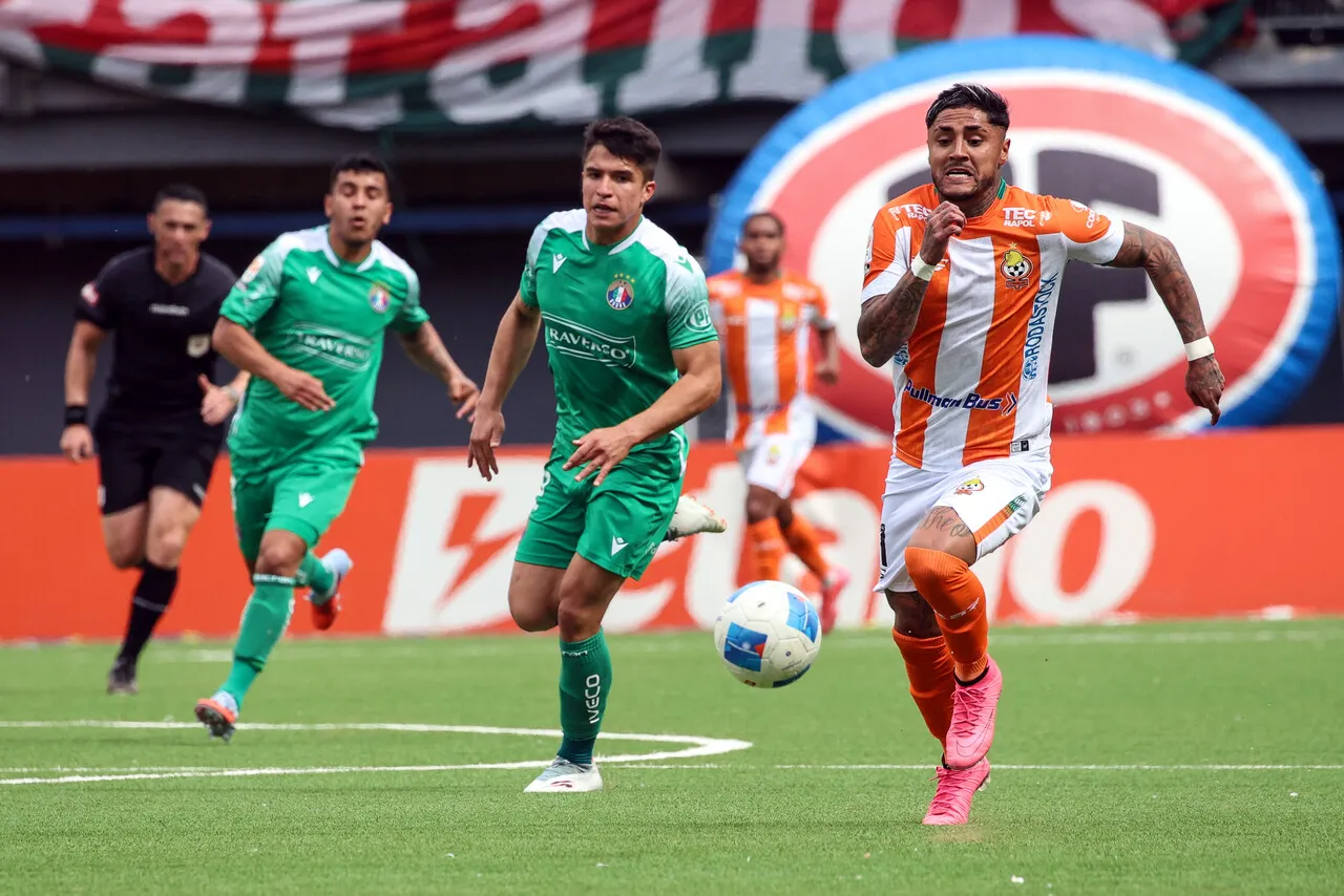 Gaete parte a Costa Rica. | Foto: Photosport