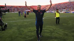 El ex técnico de Universidad de Chile le habría mentido al pueblo azul tras descartar un posible arribo a la Selección Peruana.