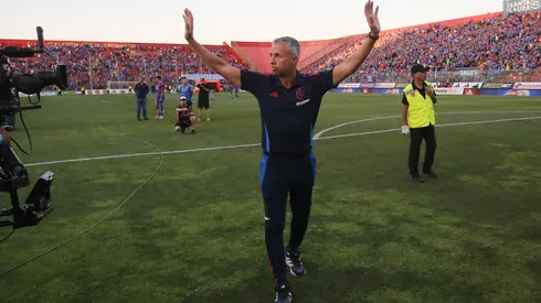 El ex técnico de Universidad de Chile le habría mentido al pueblo azul tras descartar un posible arribo a la Selección Peruana.