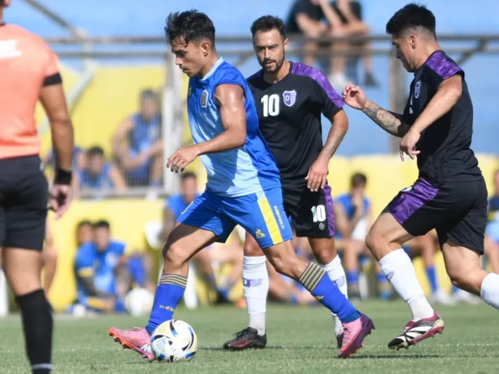 Vicente Pizarro debutó en Rosario Central y así lo calificó la prensa: "Dejó una..."