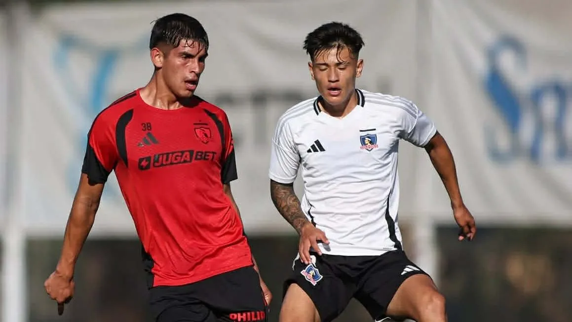 Yastin Cuevas comienza a asomar como la gran proyección para la delantera alba (Foto: @colocolooficial)