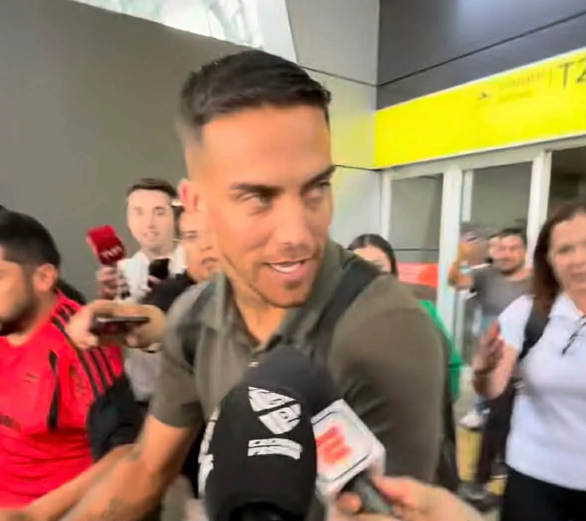 Javier Méndez llegó este lunes a Chile. (Foto: Captura)