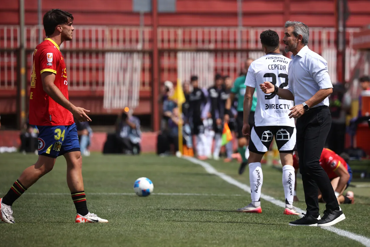 Miguel Ramírez aseguró que la derrota ante Colo Colo lo rompió todo en Unión Española (Photosport).