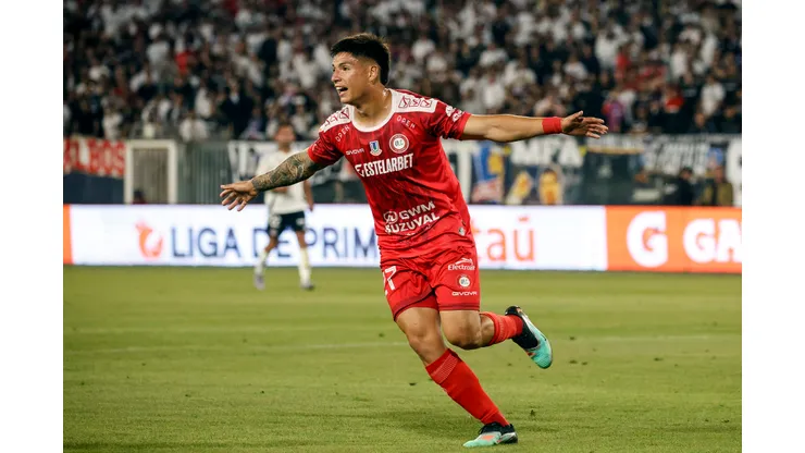 Unión La Calera presentó la nueva camiseta que utilizará en 2026.