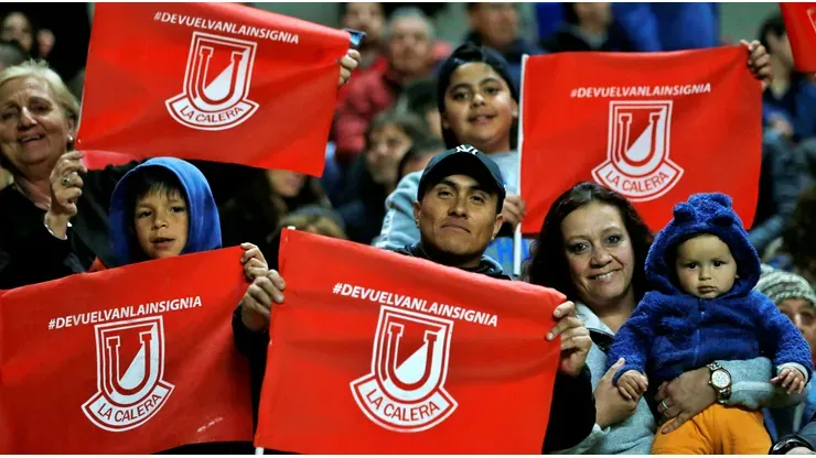 Hinchas exigen la vuelta del escudo