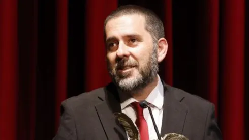 Arcos reacciona al debut albo.
