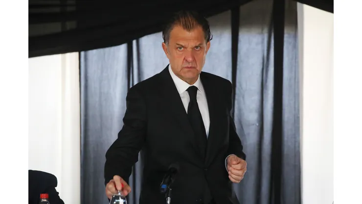 El presidente de Blanco y Negro tomó una drástica decisión con el club.