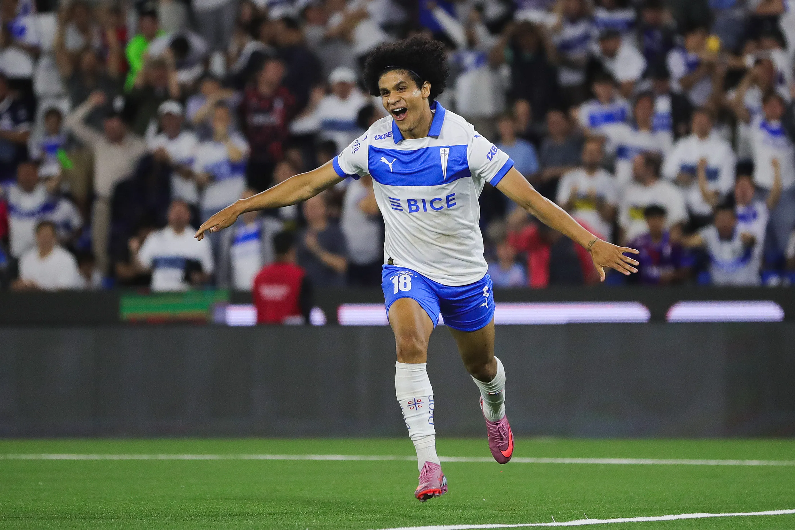 Eduard Bello disputó 31 partidos con la UC y convirtió 7 goles | FOTO: Felipe Zanca/Photosport