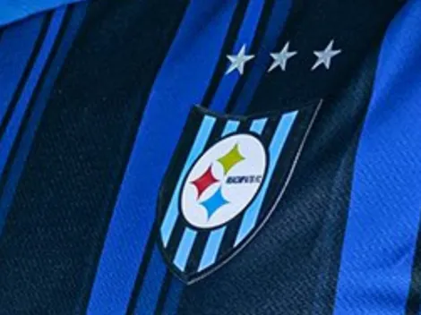 FOTO: Huachipato estrena su nueva camiseta para la temporada 2026