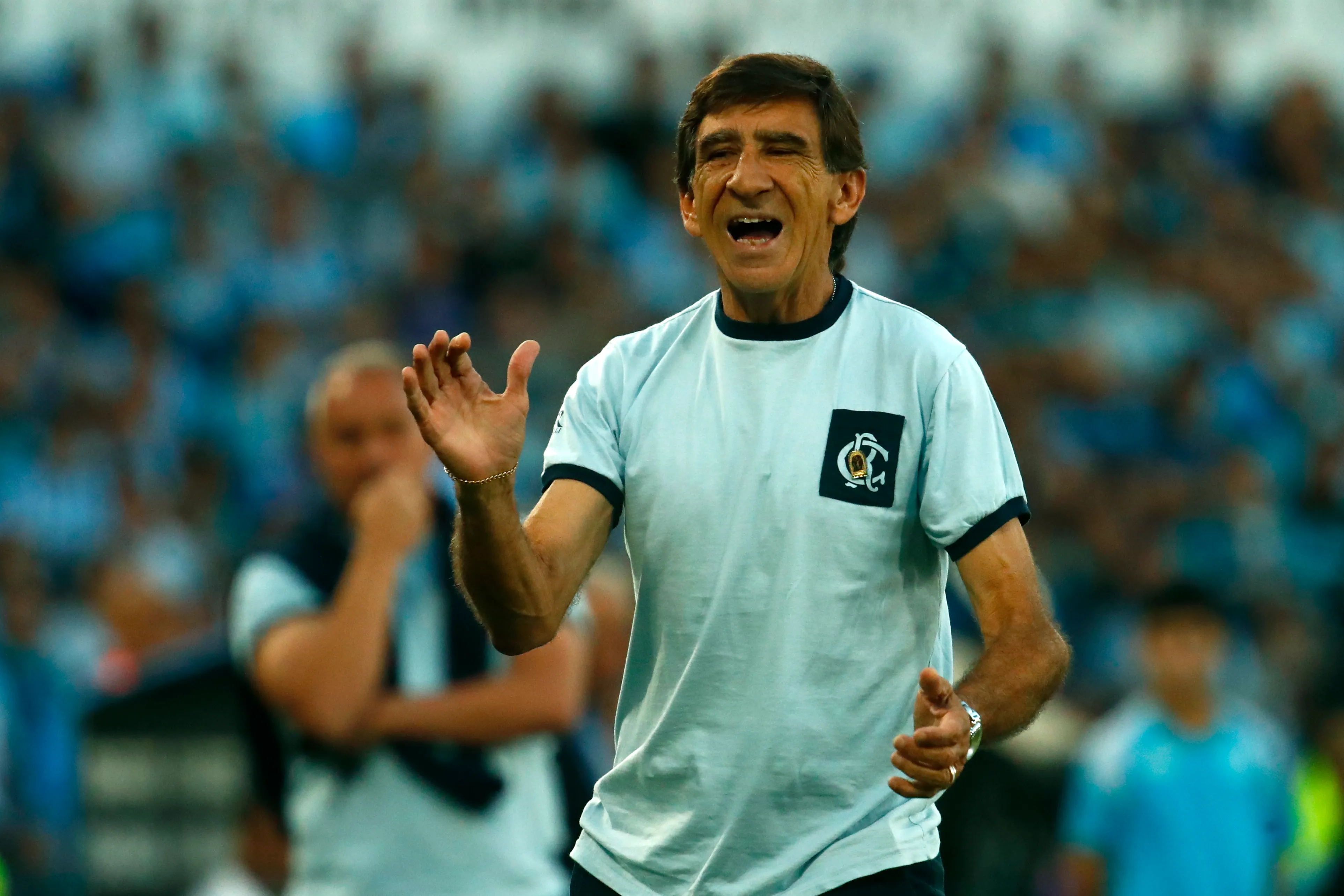 Gustavo Costas es criticado por aceptar a Damián Pizarro.