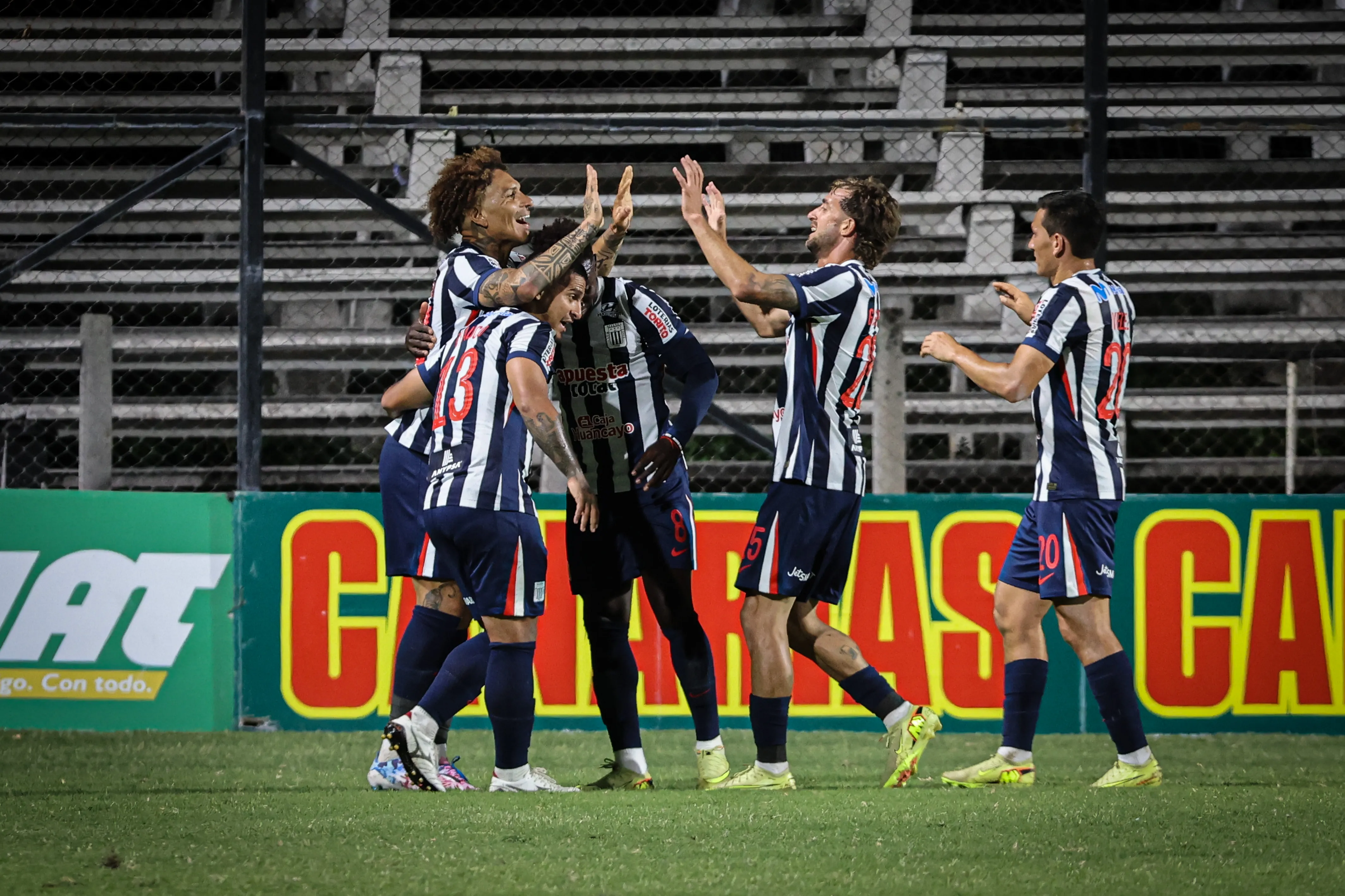 Alianza Lima derrotó por 3-2 a Colo Colo