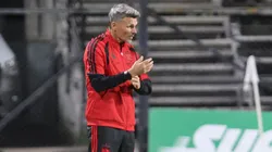 Fernando Ortiz define el once de Colo Colo ante Limache (Foto: Photosport)