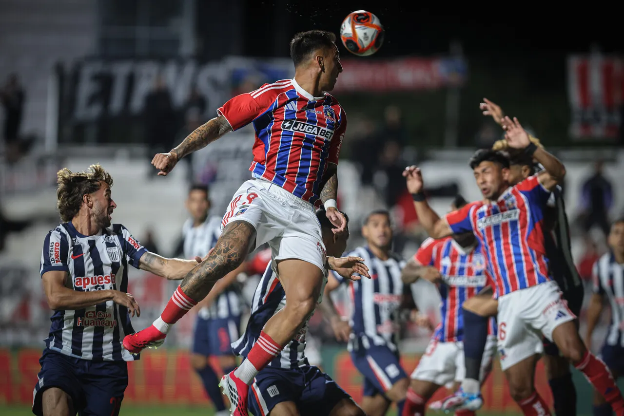 Ortiz no descarta sumar más refuerzos en Colo Colo. | Foto: Photosport